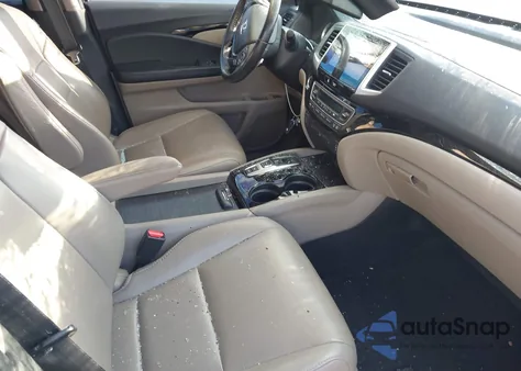 2017 Honda Pilot Touring z USA, uszkodzony, nr VIN 5FNYF6H92HB042044